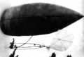 Aida de Acosta en dirigible.jpg